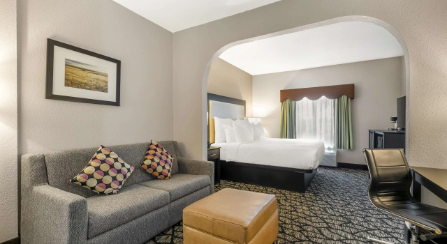 Двухместный люкс Best Western Plus Des Moines West Inn & Suites