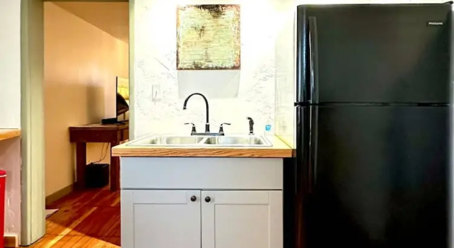 Коттедж Amazing Historic 1800s Carriage House