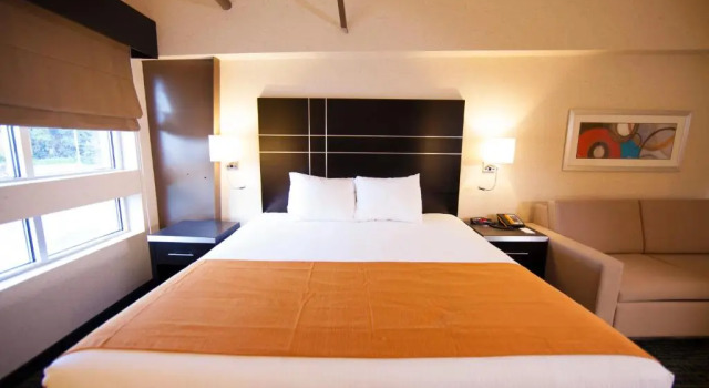 Номер Deluxe Warehouse Hotel