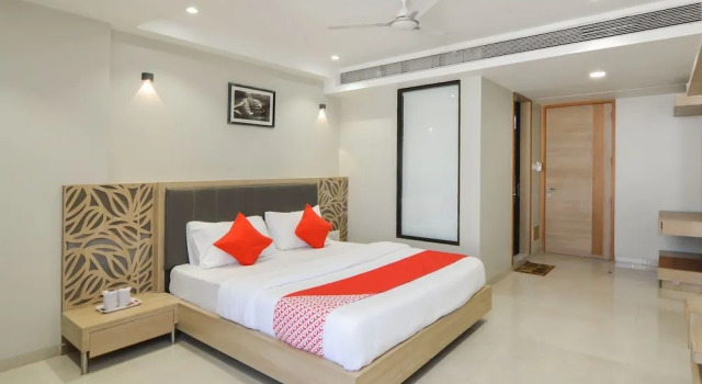OYO Flagship 19307 Hotel Season Choice