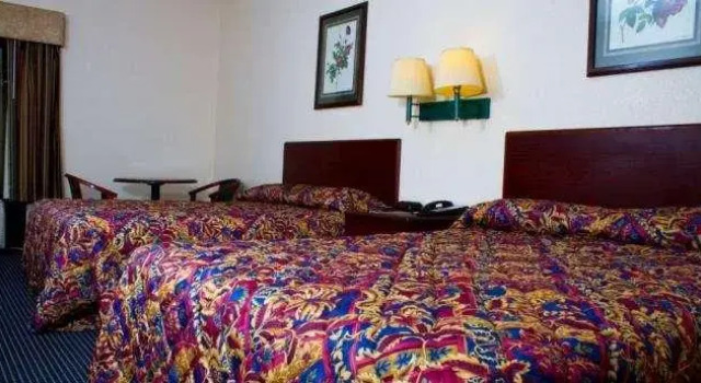 Четырёхместный номер Standard Country Hearth Inn-Union City