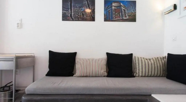 Acropolis apt with balcony - DM17, Забронировать Отель Неос-Космос Афины, рядом с Холм Филопаппос