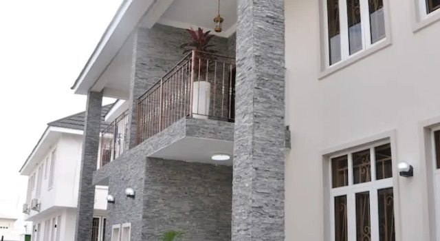 Alcredo Inn, Prenota Hotel Hotel a Eti-Osa con parcheggio, Parcheggio