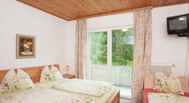 Luxurious Chalet In Zell Am See With Sauna