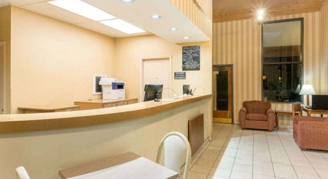 Super 8 by Wyndham Riviera Beach West Palm Beach, Buchen Sie Gasthaus Mini-Hotels in Palm Beach County, Gasthaus