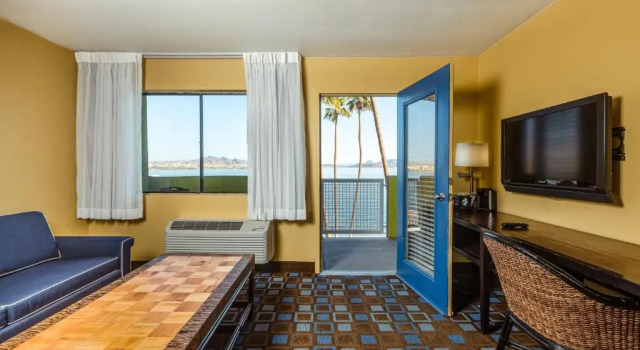 Люкс The Nautical Beachfront Resort
