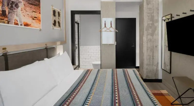Двухместный номер Mobility Accessible Moxy Houston Downtown