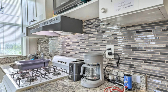 Апартаменты Sunny Miami Beach Condo Steps to Boardwalk!