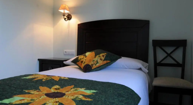 Casa Rural La Comella, Rezervați Hotel Tirvia Pallars Sobirà