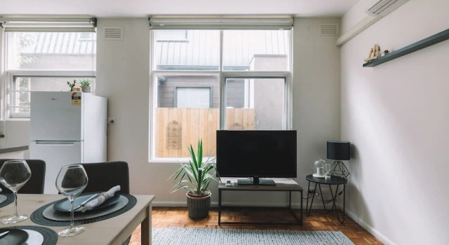 Cosy Melbourne Apartment Close To CBD, Book Apartment Melbourne 