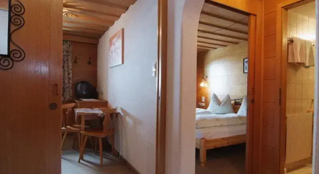 Gasthof Hirschen, Rezerwuj Hotel Hotele w Tyrol z parkingiem, Parking