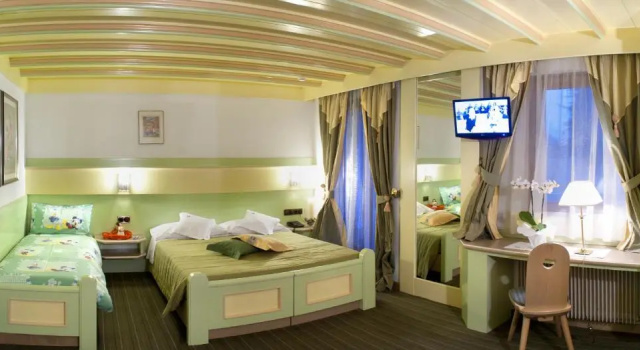 Трёхместный номер Standard Ladinia Dolomites View