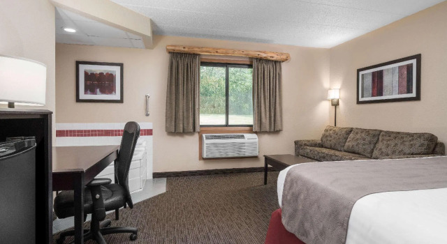 Двухместный люкс AmericInn by Wyndham Detroit Lakes