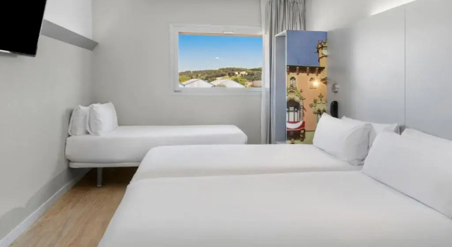 Трёхместный номер Standard B&B HOTEL Barcelona Granollers