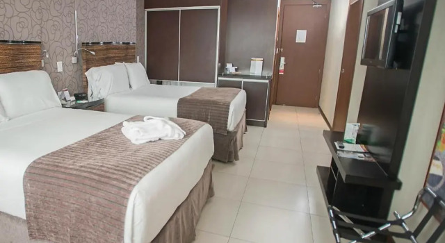 Четырёхместный номер Superior Hotel Camino Real