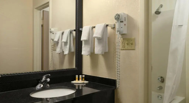 Standard Neljän hengen huone Days Inn by Wyndham Chattanooga/Hamilton Place