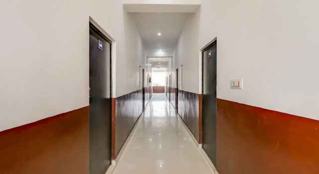 OYO 76206 Kanak Residency, Varaa Hotelli Ballabgarh Haryana