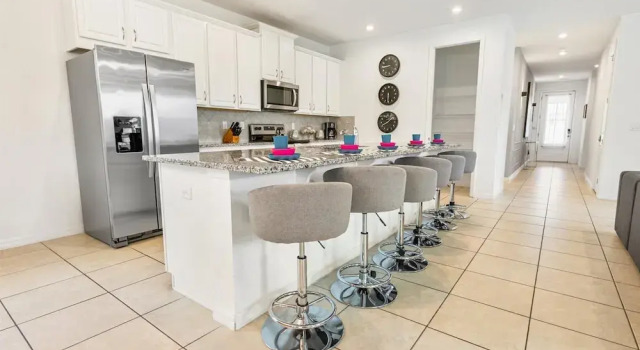Spacious 6-bedroom Home With Private Pool & Spa in Solara Resort Just 7 Miles to Disney!