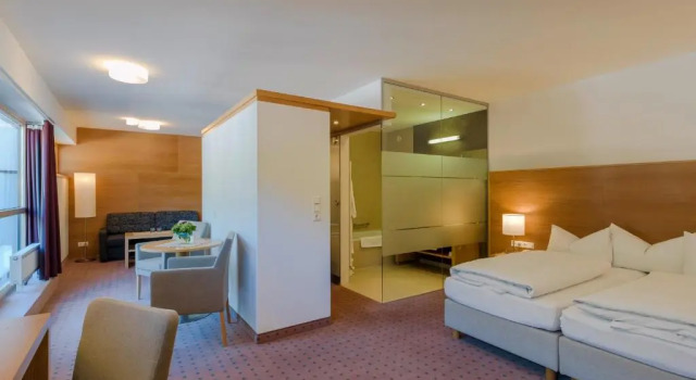 Полулюкс с балконом Quality Hosts Arlberg - Hotel Goldenes Kreuz B&B - Sommerkarte Premium inklusive