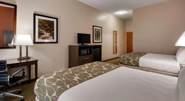 Четырёхместный номер Deluxe Best Western Executive Inn