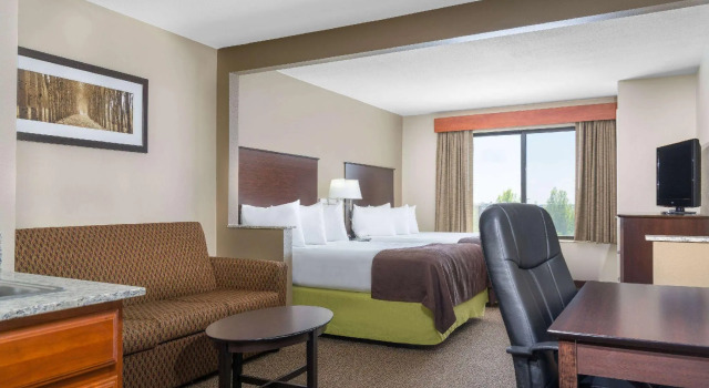 Четырёхместный люкс Comfort Inn & Suites Rochester South Mayo Clinic