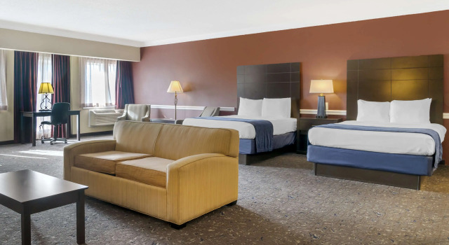 Четырёхместный люкс Best Western Greenfield Inn