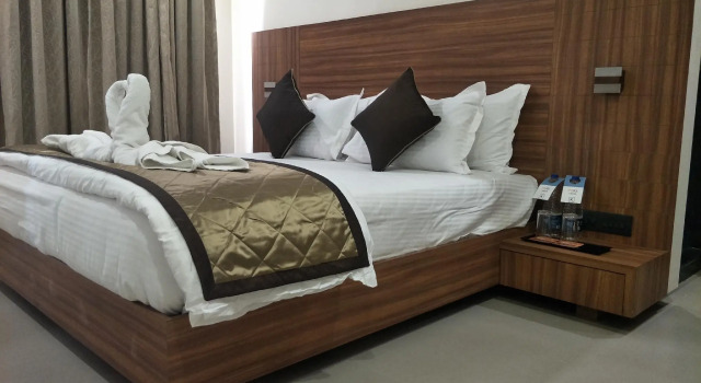 Номер Deluxe Kyriad Hotel Solapur by OTHPL