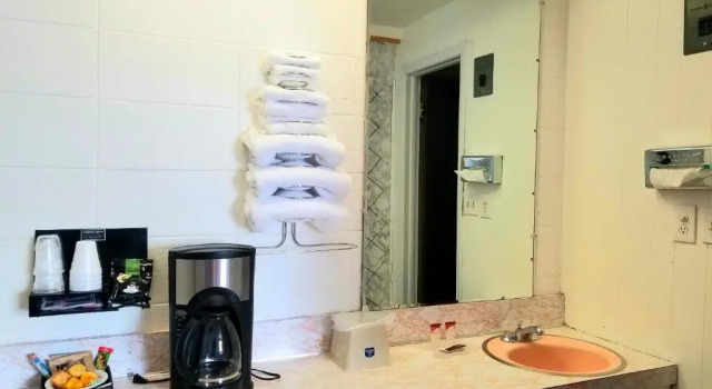 Четырёхместный номер Standard Town House Motor Inn