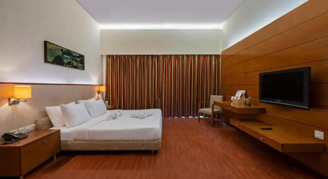 Club Mahindra Kensville Golf Resort, Prenota Resort Bavla Gujarat