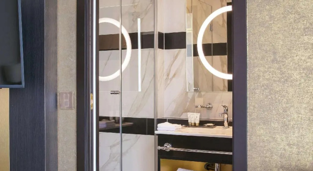 Двухместный номер Deluxe Niepce Paris, Curio Collection By Hilton