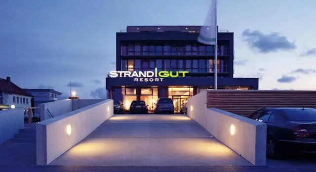 Strandgut Resort, Забронировать Курортный отель Санкт-Петер-Ординг Айдерштедт