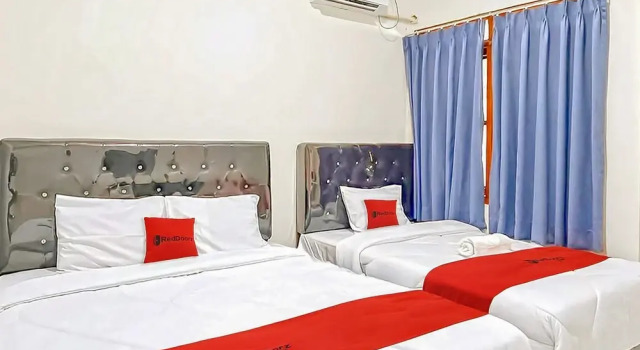 RedDoorz at Anjasmoro Guest House near Bandara Ahmad Yani Semarang, Réserver Maison d'hôtes Maisons d'hôtes à Semarang, Maison d'hôtes