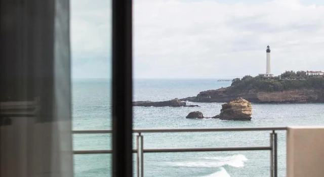 Двухместный номер Standard с балконом и oceanfront Hôtel Le Café de Paris