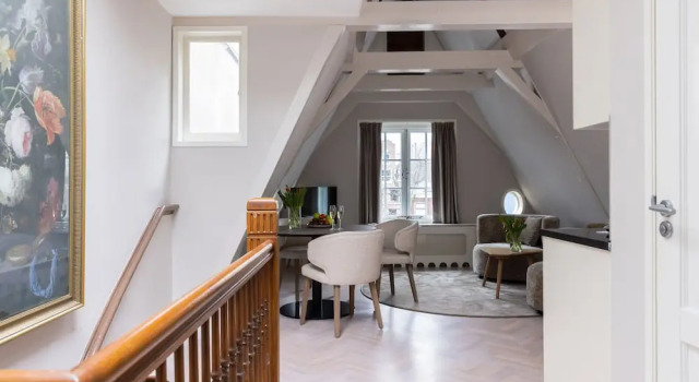 Двухместные апартаменты Superior с видом на канал Amsterdam Canal Suites