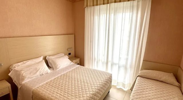 Трёхместный номер Standard с видом на море Hotel Metropole