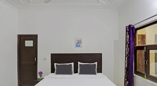 Collection O Mayank Guest House Near ISKCON Temple Noida, Забронировать Гостевой дом Гостевые дома Нойда, Гостевой дом