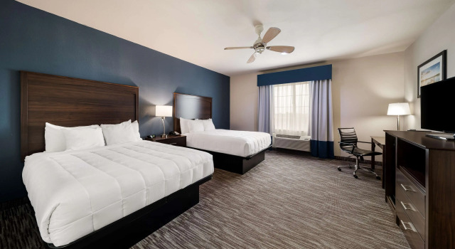 Четырёхместный номер Standard Best Western Plus Lake Dallas Inn & Suites