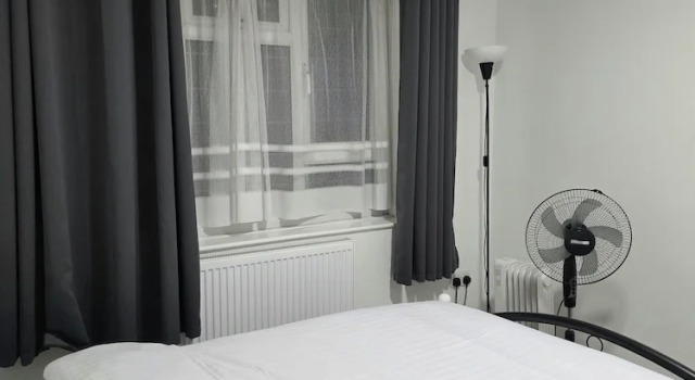 Номер Standard Baraka House Royal Victoria London by OYO