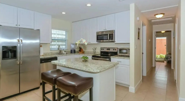 Коттедж с 2 комнатами Lovely Cottage near the Beach and Downtown Sarasota