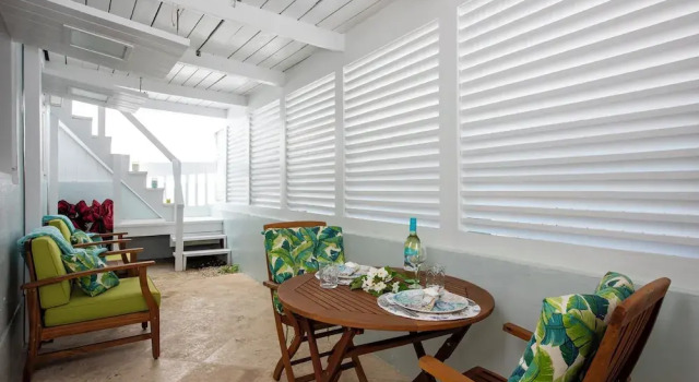 Harbour Island Haven: Newly Remodeled Cottage Near Pink Sands Beach, Buchen Sie Ferienhaus Villen in Dunmore Town, Villa