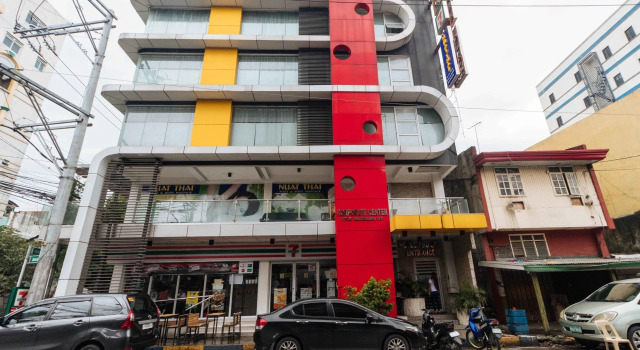 RedDoorz near Bambang Station