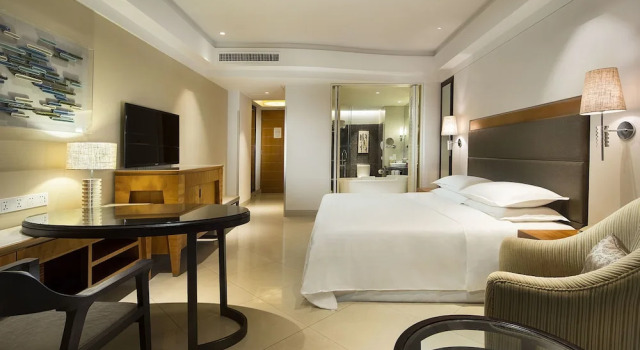 Двухместный номер Superior с балконом и с видом на океан Sheraton Haikou Hotel