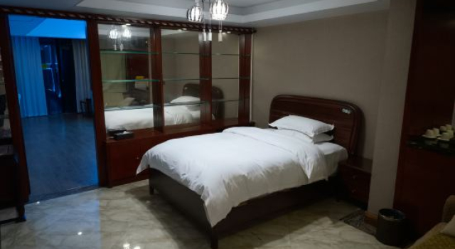Люкс Rong Yi Hotel