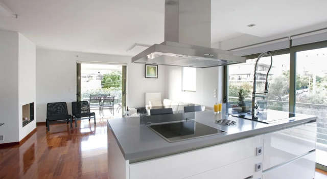 Апартаменты с балконом Voula, Modern, Minimal and Stylish Apartment