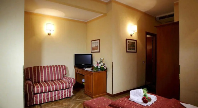 Трёхместный номер Standard Hotel Cavour