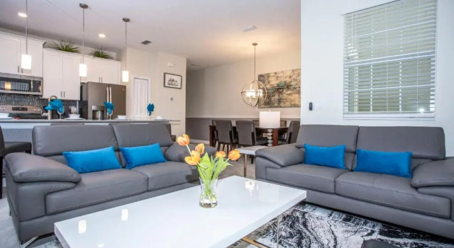 Marvelous 4 Bedroom w/ Screened Pool Close to Disney 4977, Rezerwuj Hotel Kissimmee Kissimmee