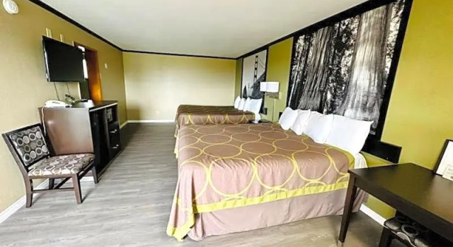 Четырёхместный номер Business Super 8 by Wyndham Crescent City