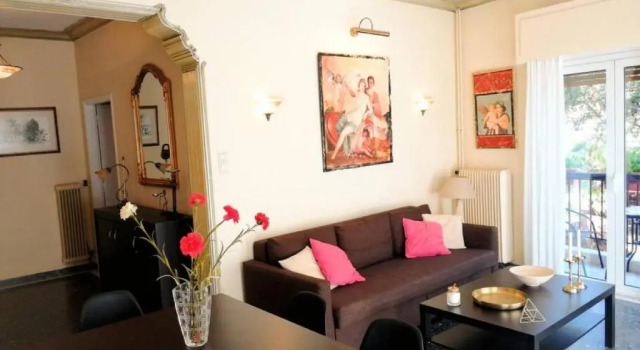 Апартаменты с балконом Elegant Apartment in Acropolis With Roof Garden