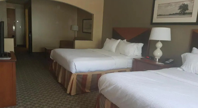 Четырёхместный номер Standard Holiday Inn Express & Suites Carbondale - University Area