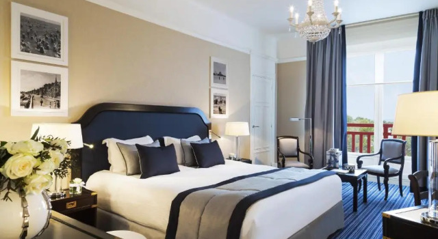 Двухместный номер Prestige Hôtel Barrière LHermitage